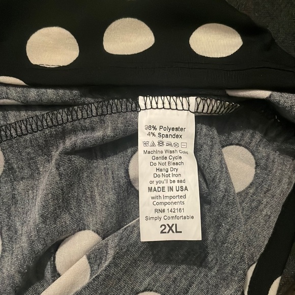 LuLaRoe Gigi Tee: Black with White Polka Dots (2XL) - Picture 4 of 4